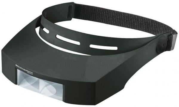 Das Bild zeigt eine schwarze Lupe mit einem Kopfband. Sie hat eine flache, breite Glaslinse vorne und ist leicht gebogen, um näher an Objekte heranzukommen. Ideal für genaues Sehen.
