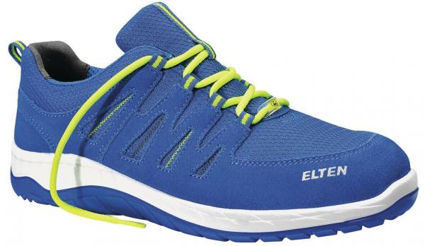 Der Schuh ist sportlich, überwiegend blau mit einem Netzmaterial. Gelbe Schnürsenkel verlaufen durch seitliche Öffnungen. Die Sohle ist weiß mit einer blauen Unterkante.