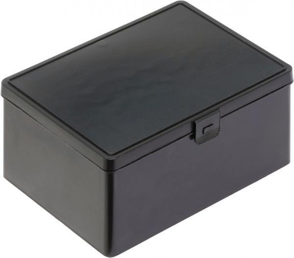 Das Bild zeigt eine schwarze, rechteckige Box mit einem glatten, schimmernden Deckel. Sie hat abgerundete Kanten und einen einfachen Verschluss an der Vorderseite.