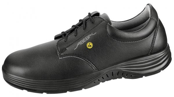 Es handelt sich um einen schwarzen Schuh mit einer glatten, lederähnlichen Oberfläche. Er hat eine runde Zehenpartie und eine bequeme Sohle mit leichtem Profil. Die Schnürsenkel sorgen für einen sicheren Halt.