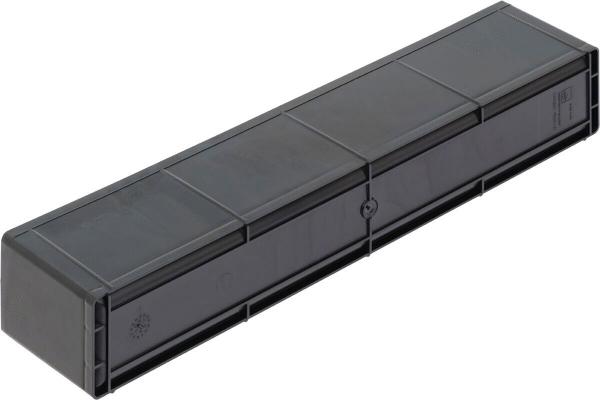 Das Bild zeigt eine schwarze, rechteckige Box mit mehreren Fächern. Sie hat eine glatte Oberfläche und kleine Öffnungen an der Seite. Die Box wirkt stabil und funktional.