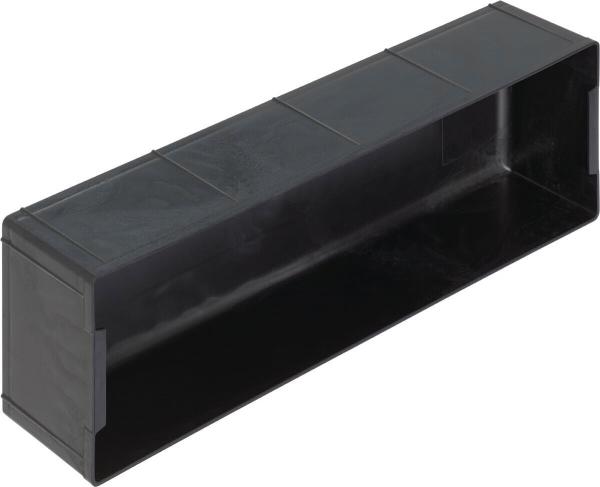 Das Bild zeigt eine längliche, flache Box aus schwarzem Kunststoff. Sie hat gerade Kanten und eine offene Oberseite. Innen ist sie hohl und bietet Platz für Aufbewahrung.