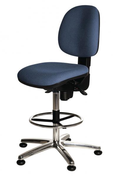The chair has a blue, padded seat and a backrest. It stands on a metal frame with five wheels and has a footrest. The height is adjustable.