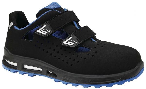 Der Schuh ist schwarz mit blauen Details. Er hat zwei breite Klettverschlüsse und ist aus einem atmungsaktiven Material. Die Sohle ist rutschfest und hat ein auffälliges Profil.