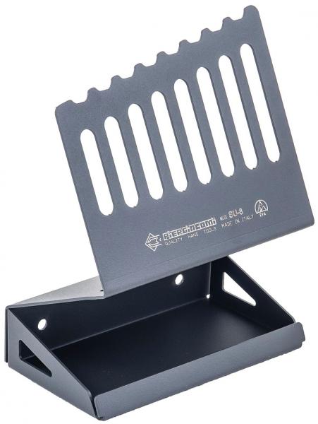 Das Bild zeigt einen schwarzen, schrägen Halter aus Metall. Er hat eine rautenförmige Basis und eine aufrechte Rückenlehne mit Schlitzen, um Bücher oder Tablets zu halten.