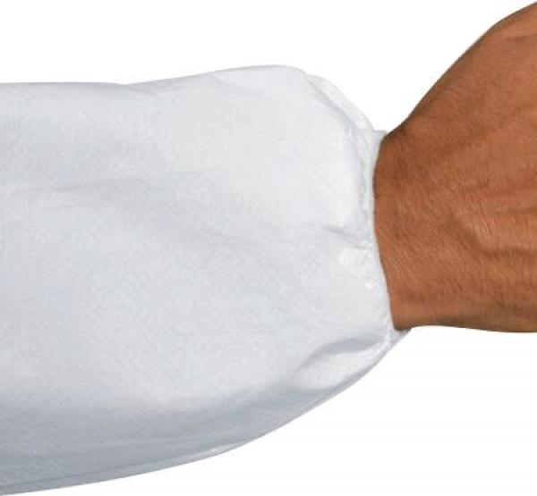 Das Bild zeigt einen Arm, der mit einem weißen, elastischen Schutzüberzug bis zum Handgelenk eingehüllt ist. Die Hand ist in einer neutralen Position.