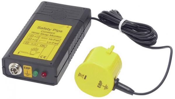 Das Bild zeigt ein elektronisches Gerät mit einem schwarzen Gehäuse und gelben Beschriftungen. Ein Kabel verbindet es mit einer gelben runden Einheit, die ebenfalls einen Anschluss hat.