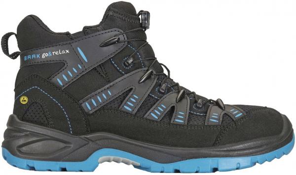 Der Bild zeigt einen schwarzen Wanderschuh mit blauen Akzenten. Er hat eine hohe Form, strapazierfähiges Obermaterial, eine profilierte Sohle und spezielle Schnürsysteme für besseren Halt.