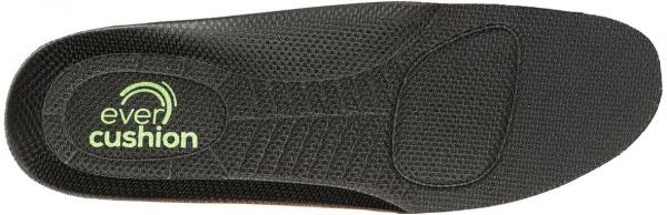 Das Bild zeigt eine schwarze Schuhsohle mit einer strukturierten Oberfläche. In der Mitte befindet sich das Logo "ever cushion" in Grün, das für Komfort und Dämpfung steht.