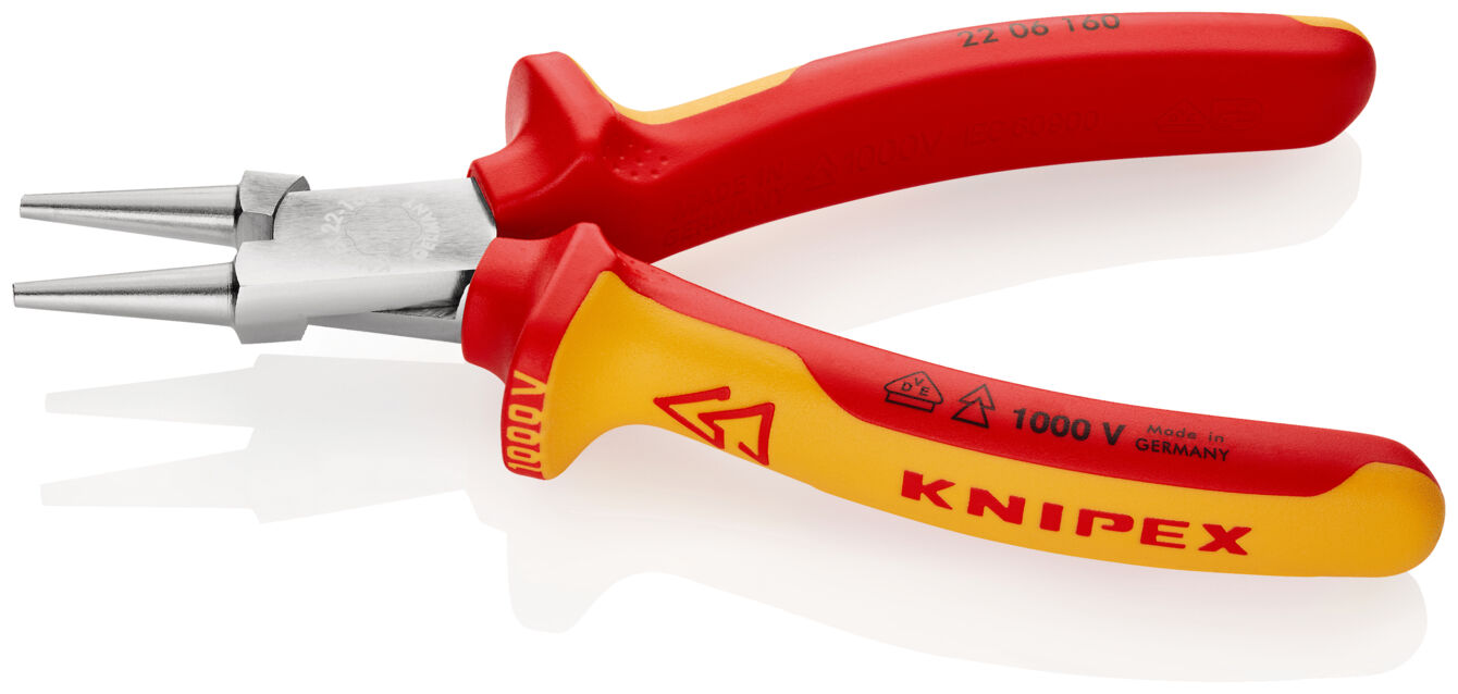 Das Bild zeigt eine Zange mit zwei langen, spitzen Backen und roten Griffen. Die Griffe sind ergonomisch geformt und bestehen aus rutschfestem Material. Sie haben die Marke "KNIPEX" und eine Spannungsangabe.