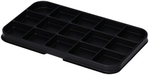 Das Bild zeigt eine schwarze, rechteckige Ablage mit 16 kleinen Fächern. Die Fächer sind gleichmäßig angeordnet und dienen zur Aufbewahrung von kleinen Gegenständen.
