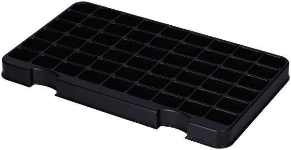 Das Bild zeigt eine schwarze Kunststoffplatte mit vielen kleinen, quadratischen Vertiefungen. Diese sind in einem regelmäßigen Raster angeordnet und dienen zum Halten von Töpfen oder Plug-Ins.