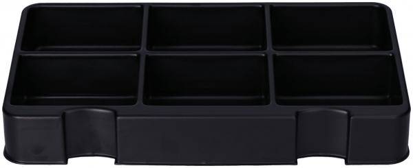 Das Bild zeigt eine schwarze Aufbewahrungsbox mit sechs gleich großen Fächern. Die Fächer sind rechteckig und die Box hat leicht abgerundete Kanten. Sie ist flach und vielseitig einsetzbar.