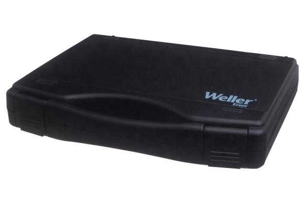 Das Bild zeigt eine schwarze, rechteckige Kofferform mit einem glänzenden Logo "Weller" auf der Oberseite. Der Koffer hat abgerundete Ecken und eine seitliche Griffmulde.