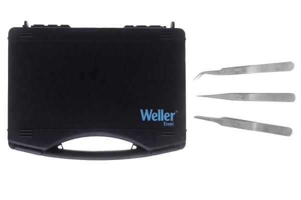 Das Bild zeigt eine schwarze Werkzeugkassette mit einem blauen Logo "Weller". Daneben liegen drei glänzende Metall-Werkzeuge mit langen, schmalen Spitzen.