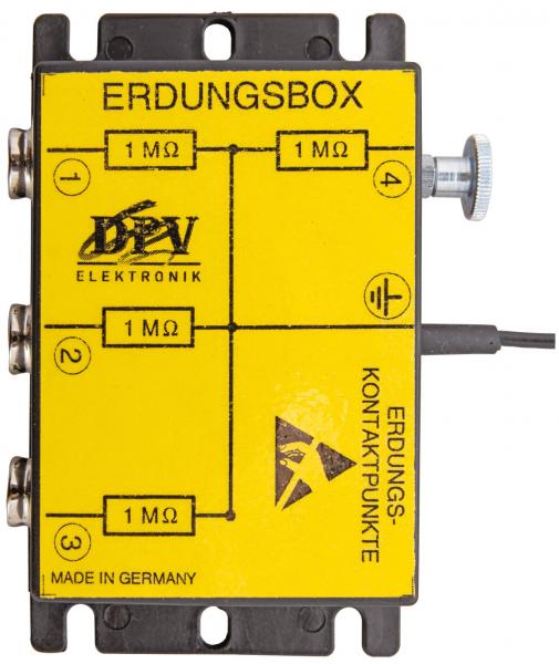 Es handelt sich um eine gelbe Elektronikbox mit dem Aufdruck "Erdungsbox" und verschiedenen Anschlüssen. Sie hat vier 1 M?-Kontakte, ein Einstellungselement und eine Kennzeichnung für Erdungspunkte.