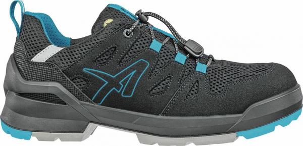 Der Schuh ist schnürsenkellos und hat ein modernes, sportliches Design. Er ist überwiegend schwarz mit blauen Akzenten und einer griffigen, hellgrauen Sohle. Ideal für aktive Freizeit.