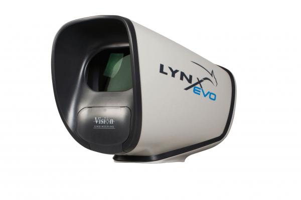 Das Bild zeigt ein Gerät namens LYNX Evo. Es hat eine ovale Form mit einem großen, schwarzen Ausblick und einer grauen Oberfläche. Das Design ist modern und funktional.