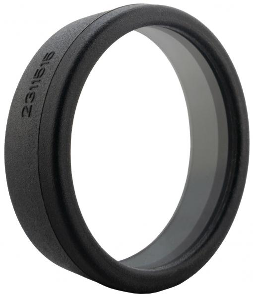 Das Bild zeigt einen schwarzen, runden Ring aus mattem Material mit einer transparenten Innenfläche. An der Außenseite sind Zahlen eingeprägt. Der Ring wirkt stabil und schlicht.