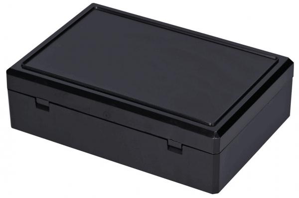Das Bild zeigt eine rechteckige Box in Schwarz. Sie hat eine glatte, glänzende Oberfläche und einen einfachen, flachen Deckel. Die Kanten sind scharf und die Box ist stabil.