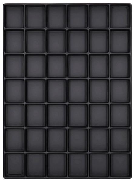 Das Bild zeigt ein Rechteck mit 8 Reihen und 6 Spalten, gefüllt mit quadratischen Vertiefungen. Alle Vertiefungen sind gleich groß und dunkelschwarz.