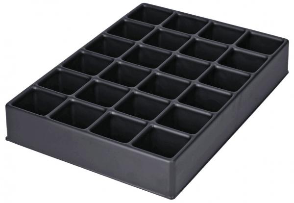 Das Bild zeigt eine rechteckige Form aus schwarzem Material mit 24 kleinen quadratischen Fächern. Die Fächer sind gleichmäßig angeordnet, ideal zum Sortieren oder Lagern.