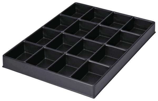 Das Bild zeigt ein schwarzes Ablagefach mit 15 quadratischen Fächern. Es hat eine flache, rechteckige Form und ist aus einem glatten Material gefertigt. Ideal zur Aufbewahrung kleiner Gegenstände.