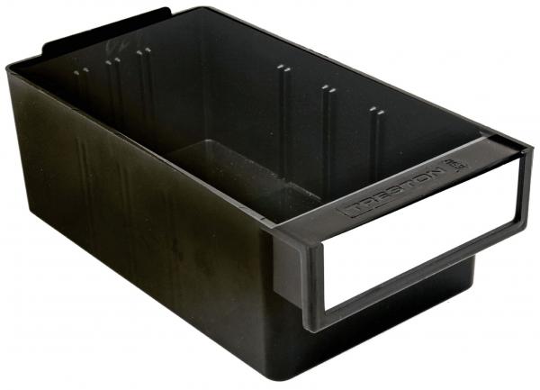 Das Bild zeigt eine schwarze, rechteckige Aufbewahrungsbox aus Kunststoff. Sie hat einen offenen oberen Rand und eine breite Frontseite mit einer flachen Griffleiste. Die Innenseite ist glatt.