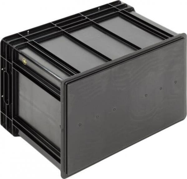 Das Bild zeigt eine schwarze, rechteckige Kunststoffbox mit einem festen Deckel. Sie hat eine strukturierte Oberfläche und seitliche Griffe zum Tragen. Ideal für Aufbewahrung.