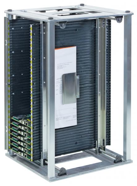 Das Bild zeigt einen offenen, rechteckigen Rack mit vielen vertikalen Schienen. An den Seiten sind schwarze Platten angeordnet, die verschiedene Geräte halten könnten.