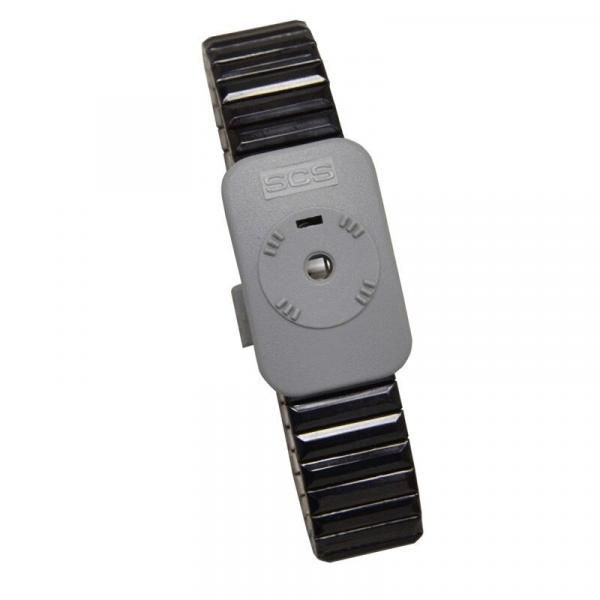 Das Bild zeigt ein graues Armband mit einem breiten, flexiblen Band. In der Mitte befindet sich ein rechteckiges Gehäuse mit einem runden, erhabenen Knopf und einfachen Markierungen.