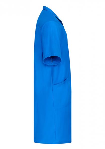Das Bild zeigt ein kurzärmliges, knielanges Kleidungsstück in leuchtendem Blau. Es hat einen einfachen Schnitt und eine seitliche Tasche. Der Kragen ist schlicht und rund.