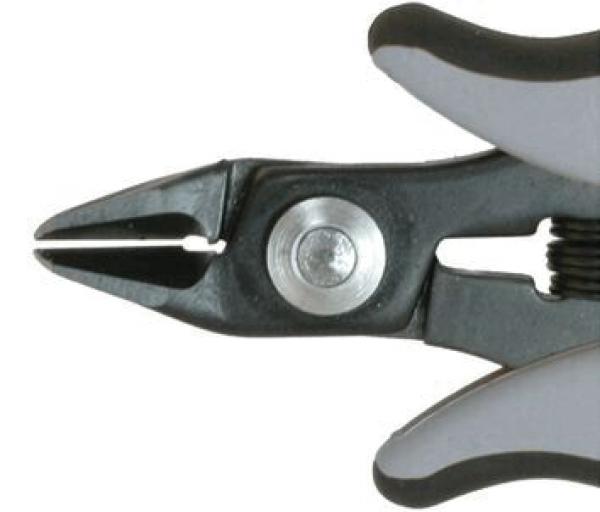 Das Bild zeigt eine Zange mit einer spitzen, schmalen Öffnung. Der Körper ist schwarz mit grauen, ergonomischen Griffen. In der Mitte ist eine Metallachse zu sehen.