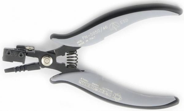Das Bild zeigt eine spezielle Zange mit ergonomischen Griffen. Die Griffe sind grau mit schwarzen Akzenten, und die Zange hat eine federnde Öffnung. Sie ist robust und für präzises Arbeiten geeignet.