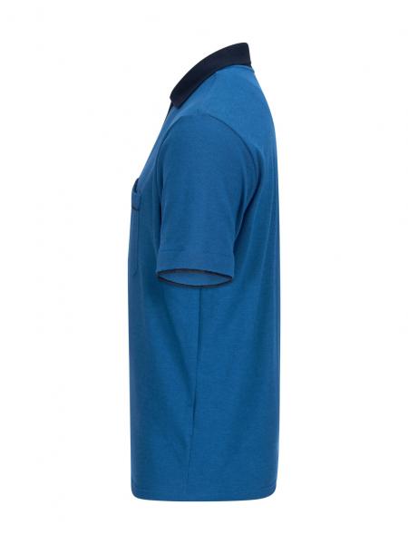 Das Bild zeigt ein kurzärmeliges Poloshirt in leuchtendem Blau. Der Kragen ist schwarz, und das Shirt hat eine einfache, schlichte Form ohne besondere Verzierungen.
