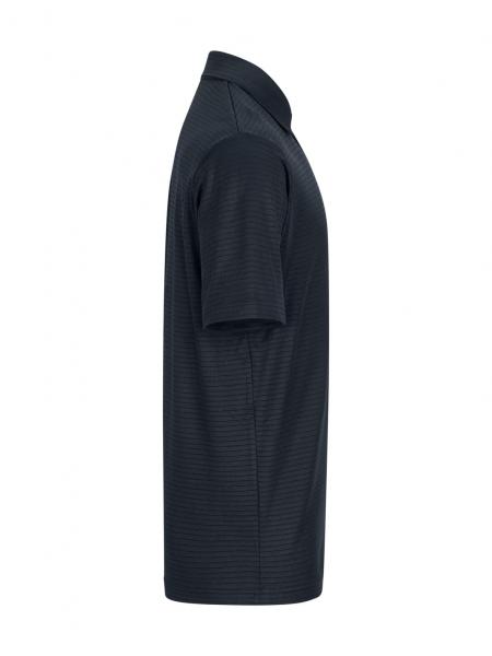 Das Bild zeigt ein schwarzes Polohemd in seitlicher Ansicht. Es hat kurze Ärmel, einen klassischen Kragen und eine gerade Schnittform. Die Oberfläche wirkt strukturiert.
