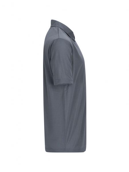 Das Bild zeigt ein graues Poloshirt aus einem leichten, atmungsaktiven Stoff. Es hat kurze Ärmel und einen klassischen Kragen, der den sportlichen Look betont.