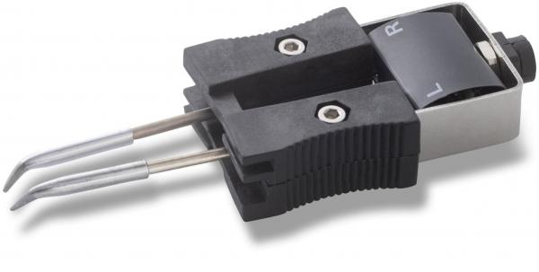 Das Bild zeigt einen elektrischen Schalter mit zwei langen Metallführungen. Der Schalter hat eine gummierte Oberfläche und einen Drehknopf, der in die Position ?L? oder ?R? eingestellt werden kann.