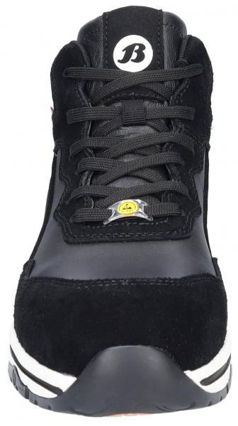 Das Bild zeigt einen schwarzen Sportschuh mit einem glatten Obermaterial und Wildleder-Elementen. Er hat schwarze Schnürsenkel und eine weiße Sohle mit schwarzen Streifen.