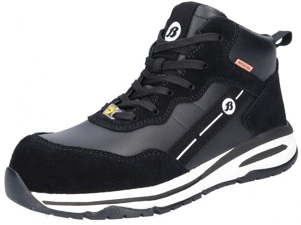 Der Schuh ist ein schwarzer Sneaker mit einem hohen Schaft. Er hat eine Kombination aus Leder und Wildleder, Schnürsenkel und markanten weißen Akzenten sowie einer flexiblen, dicken Sohle.