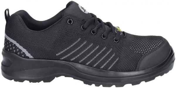 Das Bild zeigt einen schwarzen Sportschuh aus Netzstoff mit Schnürsenkeln. Er hat eine robuste Gummisohle und seitliche, reflektierende Streifen. Die Schuhform ist modern und stabil.