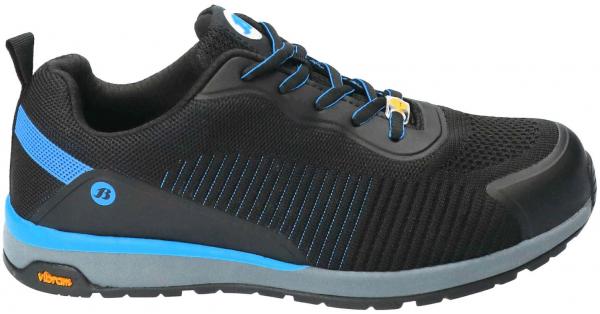 Der Schuh ist schwarz mit blauen Akzenten. Er hat eine gepolsterte Sohle und atmungsaktives Material. Die Schnürsenkel sind ebenfalls blau, die Sohle ist griffig und stabil.