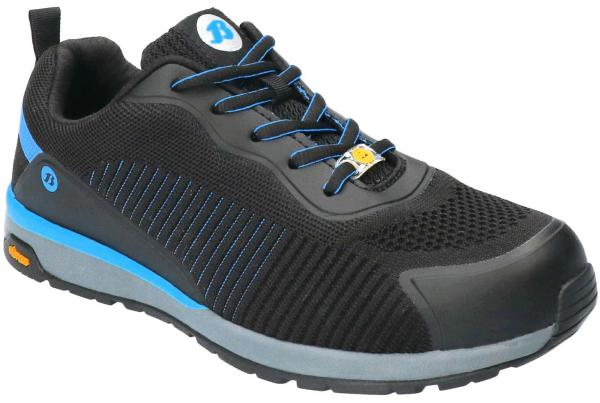 Der Schuh ist schwarz mit blauen Akzenten. Er hat eine sportliche Form, eine strukturierte Oberfläche und eine dämpfende Sohle. Die Schnürsenkel sind ebenfalls schwarz und blau.
