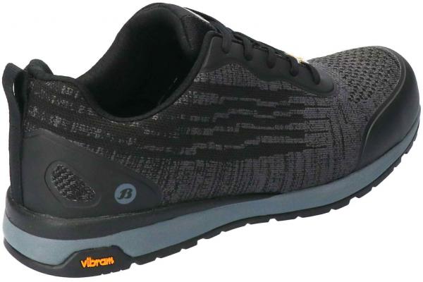 Der Schuh ist ein sportlicher, schwarzer Sneaker mit einem strukturierten Obermaterial. Er hat eine gefederte Sohle, die für guten Halt sorgt, und eine graue Laufsohle mit dem Schriftzug "Vibram".