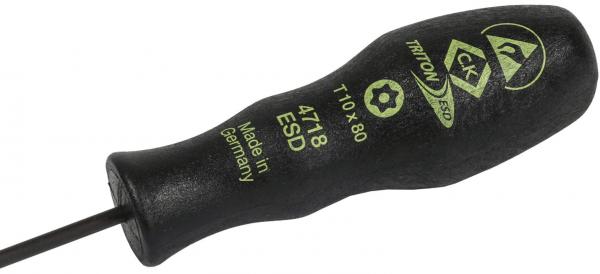 Das Bild zeigt einen schwarzen Schraubendreher mit grünen Schriftzügen. Der Griff ist ergonomisch geformt, die Klinge ist lang und dünn, geeignet für präzise Arbeiten.