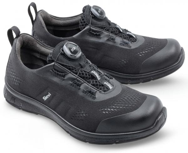 Das Bild zeigt ein Paar schwarze Sportschuhe. Sie sind aus strapazierfähigem Material, haben eine flexiblen Sohle und eine innovative Verschlussmechanik mit einem runden Knopf.