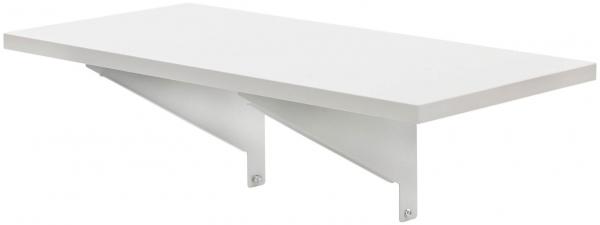 Das Bild zeigt ein schlichtes, rechteckiges, weißes Wandregal. Es wird durch zwei schräg verlaufende Halterungen an der Wand gehalten, die ebenfalls weiß sind. Das Regal hat eine glatte Oberfläche.