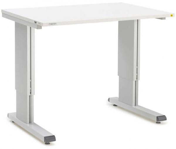 Der Tisch hat eine rechteckige, weiße Tischplatte und silberne, rechteckige Metallbeine. Die Beine sind höhenverstellbar. Der Tisch wirkt modern und funktional. Ideal für Büro oder Homeoffice.