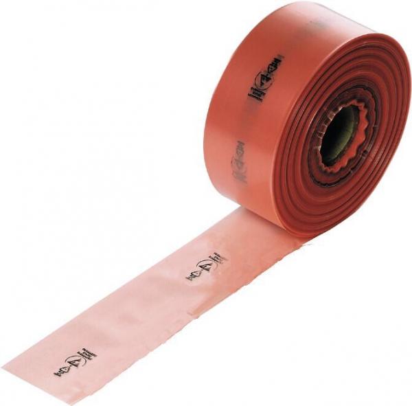 Das Bild zeigt eine Rolle elastischen Bandes in orange. Das Band ist aufgerollt, eine Endstelle hängt herunter. Auf der Oberfläche sind schwarze Aufdrucke sichtbar.