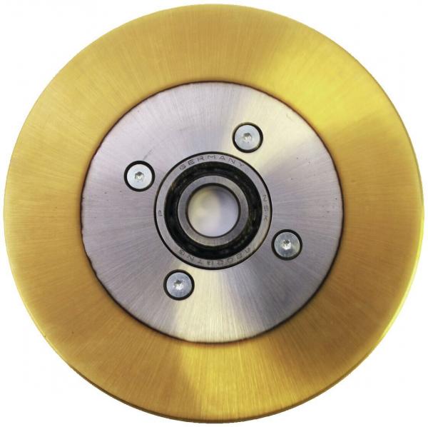Das Bild zeigt ein rundes Rad mit einem Metallkern und goldenem Rand. In der Mitte befindet sich ein Lager mit Schrauben. Die Oberfläche ist glatt und glänzend. Das Rad hat einen festen, stabilen Eindruck.